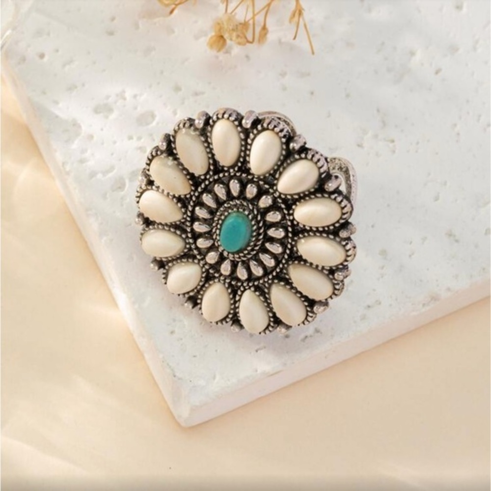 ✨NEW Vintage Style Silver and Turquoise Ring